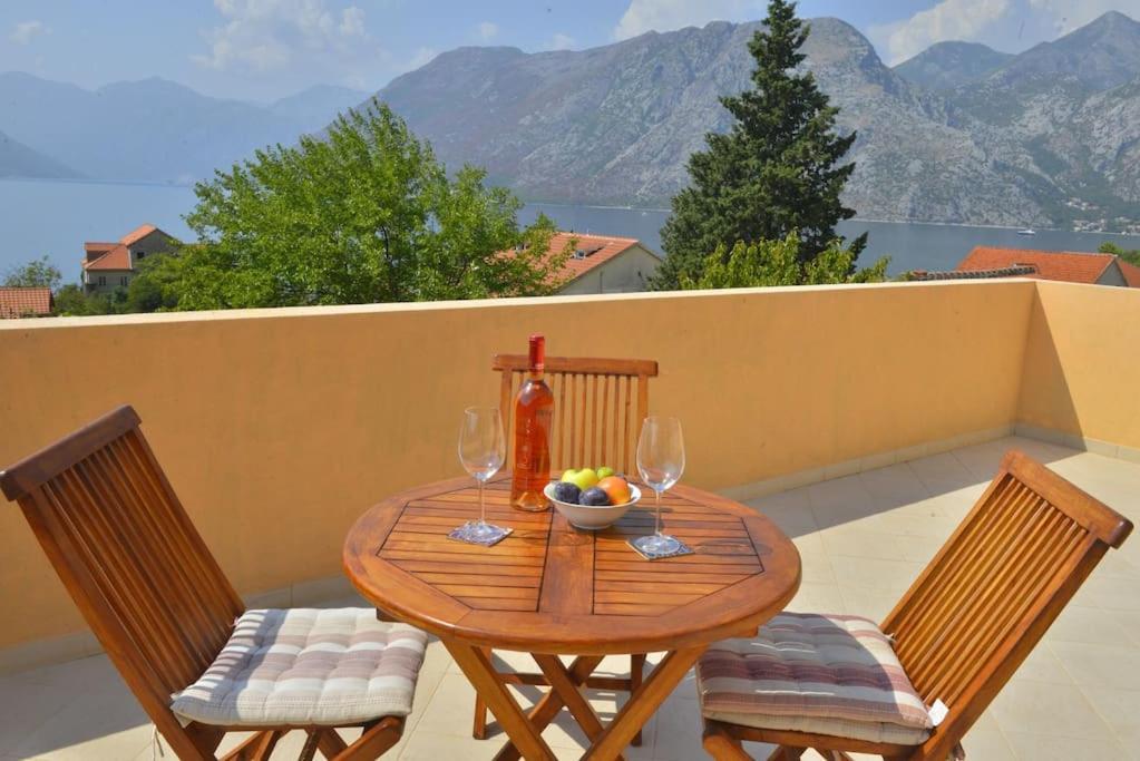 D Apartment Kotor Exterior photo