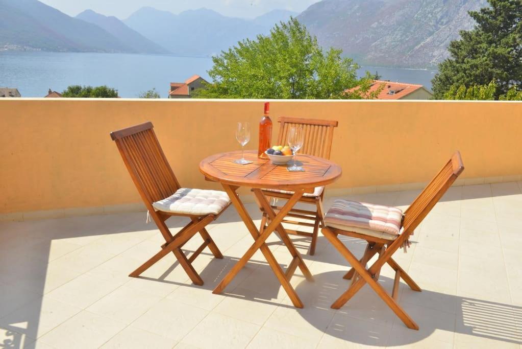 D Apartment Kotor Exterior photo