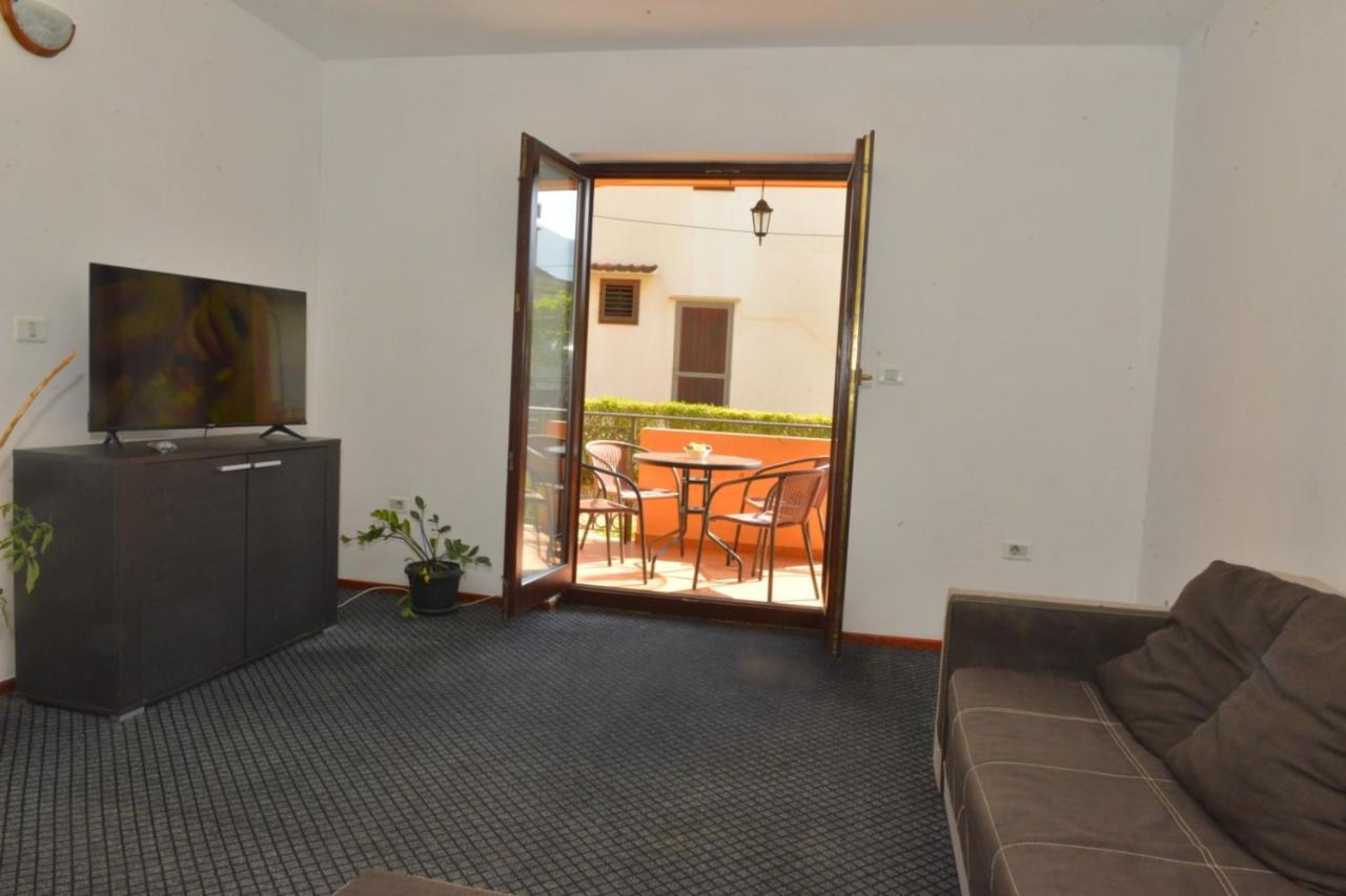 D Apartment Kotor Exterior photo