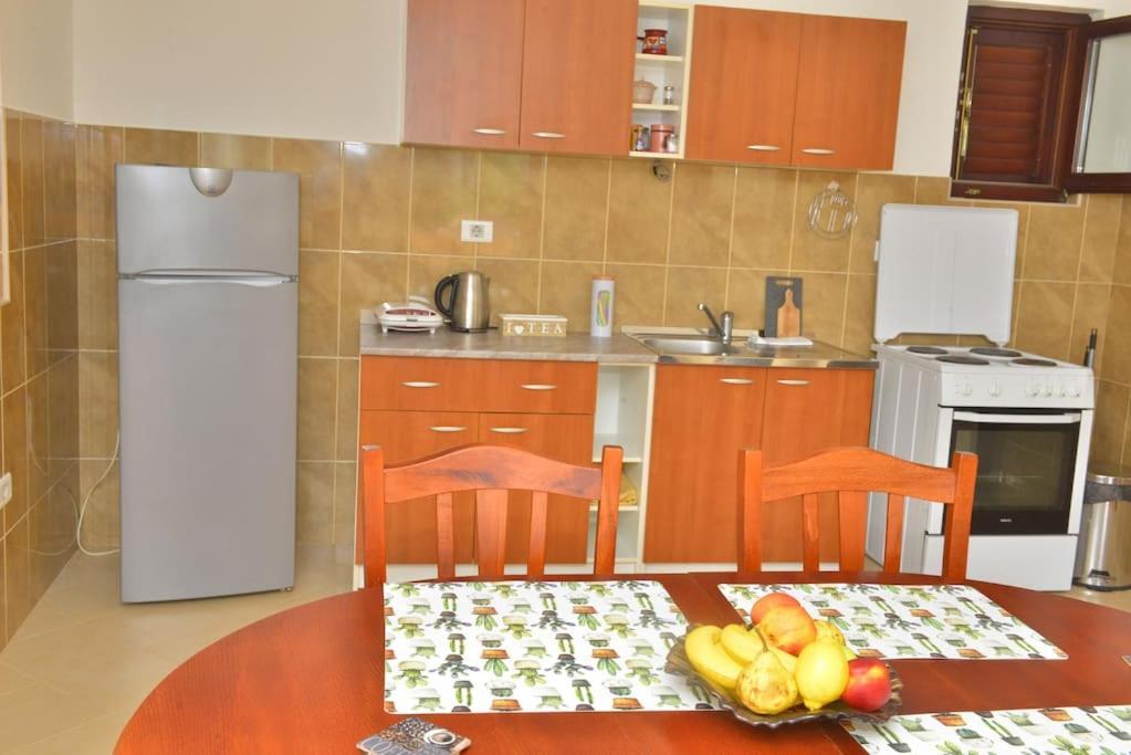 D Apartment Kotor Exterior photo